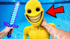 Майнкрафт Я нашел монстра Верити в бассейне! 😱