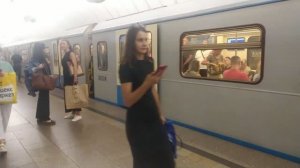 Станция метро Чеховская интерьер, пассажиры, поезд Москва Фрагмент 10