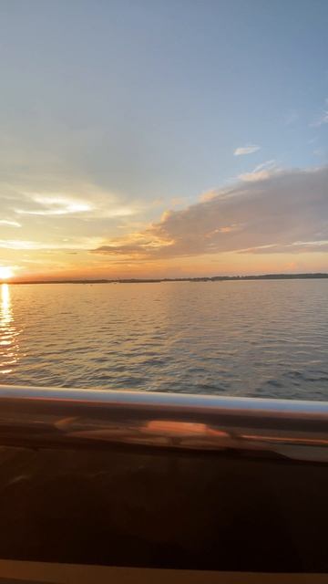 Закат на воде🌅