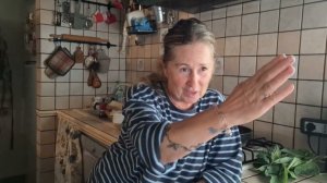 КАК ВЫЖИВАЮТ РУССКОЯЗЫЧНЫЕ В ИТАЛИИ: Заготовка средиземноморских трав Квашенные огурцы  Мармелад
