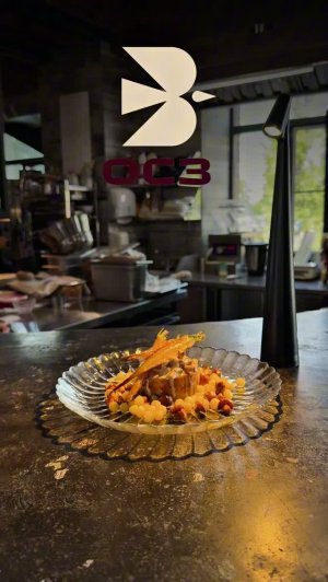 Рулет из фермерского кролика с жареной картошкой и грибами