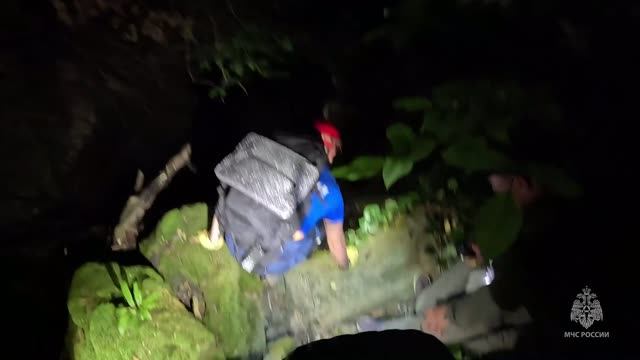 Спасатели вывели из ущелья ведьм заблудившихся туристов