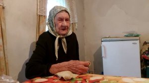 Бабушка Паша думы думает