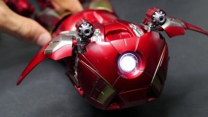 ЖЕЛЕЗНЫЙ ЧЕЛОВЕК - КОСТЮМ МАРК 7 КАПСУЛА | MARVEL HOT TOYS