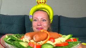 Мукбанг от Королевы сосисок. Макароны с сосисками, жаерные кабачки и овощи. Еда вкуснота!