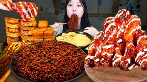 Мукбанг - морепродукты и креветки и лапша с чёрным соусом - большая порция