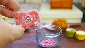 Миниатюрный бургер на завтрак: готовим на игрушечной кухне с ASMR