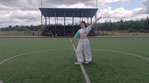 Аринка решила чуть размяться