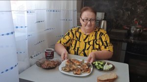 Мукбанг.  Жареные карасики.