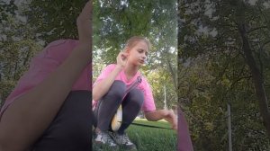 часть вторая показываю Как собираю собаку на прогулку и гуляю с ней