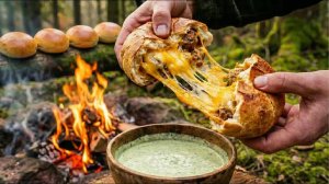 Сыр внутри! Мясные булочки на костре