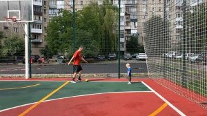 Поиграли в Футбол и Баскетбол