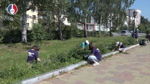Трудовой отряд Главы Новоуральского округа работал на Аллее Молодежи