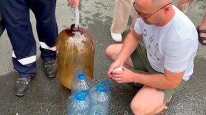 В Тюмени бесплатно раздают питьевую воду.