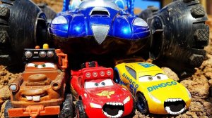 МУЛЬТИКИ ПРО МАШИНКИ 🚗 МОЛНИЯ МАКВИН И НОВЫЙ ЧЕЛЕНДЖ ПО БЕЗДОРОЖЬЮ. ТРАССА ДЛЯ СКОРОСТНЫХ ПРОФИ 🚌