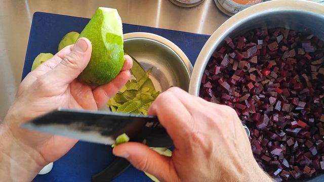 Салат с руккулой и авокадо