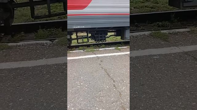 едем в Астрахань на поезде 2 часть на остановке