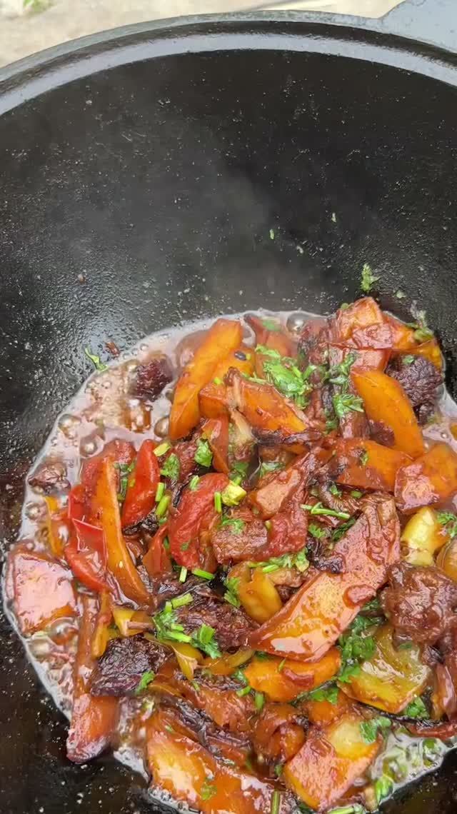 Готовим настоящее грузинское оджахури — сочное мясо, румяный картофель и аромат