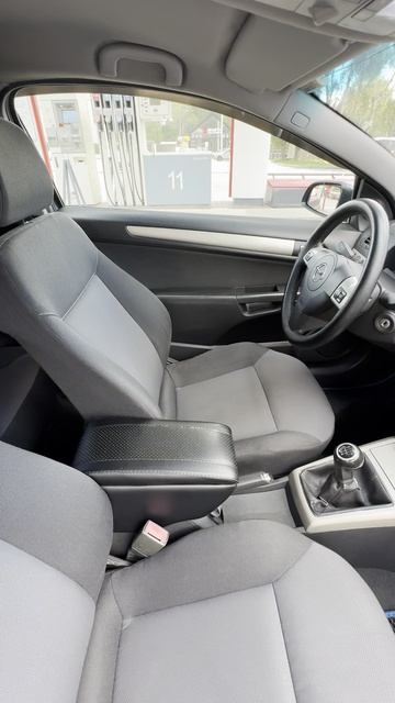 Opel Astra GTC 2008 1.6 MT