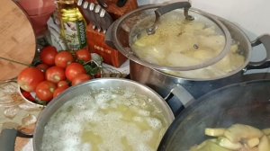 МУЖ ПОМОГАЕТ ДЕЛАЕМ  ЗАГОТОВКУ НА ЗИМУ ИЗ КАБАЧКОВ.