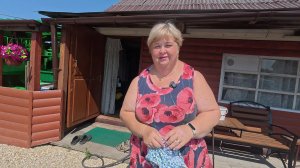 Дачные дела: Абдугани у нас сегодня в ударе. Собрали вишню и огурчики. Навязала веничков из мяты.