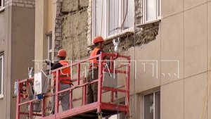 Дом, треснувший во время строительства развязки, ремонтируют за деньги жителей и Фонда капремонта