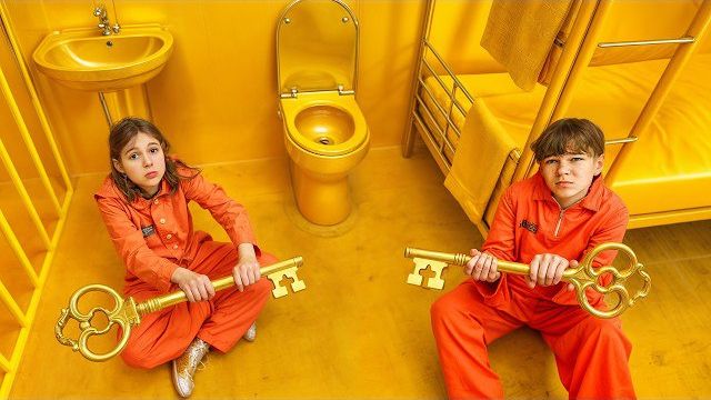 ЗАПЕРТЫ В ЗОЛОТОЙ ТЮРЬМЕ! Сможем сбежать?