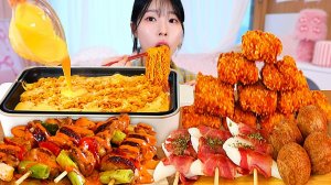 Мукбанг - курица и сырные закуски и хот-дог - аппетитная подача