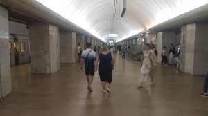 Станция метро Петровско-Разумовская интерьер, пассажиры, поезд Москва Фрагмент 1