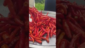 Как приготовить жареную рыбу с красным луком