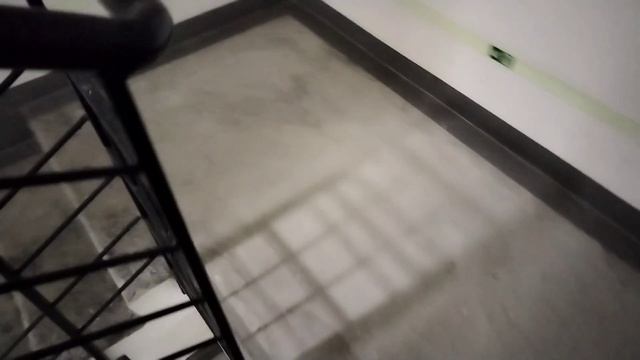 Спускаемся с 33 этажа