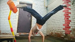 Карате акробат (Circus fighter)