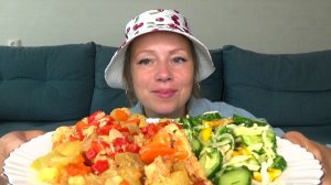 Мукбанг от Яновны овощи с курицей запеченные в духовке, салатик витаминизированный. Еда.
