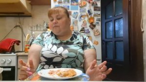 мукбанг  ем чебуреки пью кофе