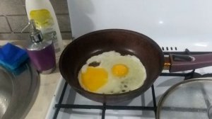 готовим глазунью из 2х.яиц