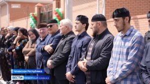 Юрий Чайка передал икону строящемуся в Грозном православному храму
