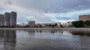 Вечерняя прогулка вдоль Москвы-реки 😍 Гуляй со мной по столице