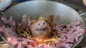 Приготовление рагу из свиной головы с мясом крысы — уникальный деревенский рецепт