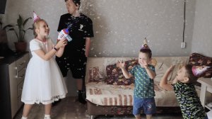 01-08-2026.Отмечаем День Рождения Ульяши..Докрасила крыльцо.Покрасила пол в предбаннике.