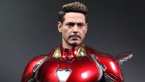 ЖЕЛЕЗНЫЙ ЧЕЛОВЕК MARVEL HOT TOYS