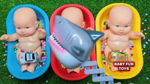 Детские куклы и яркие красочные игрушки