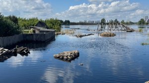 Дома по крышу в воде: Тюмень всем городом борется с рекордным паводком