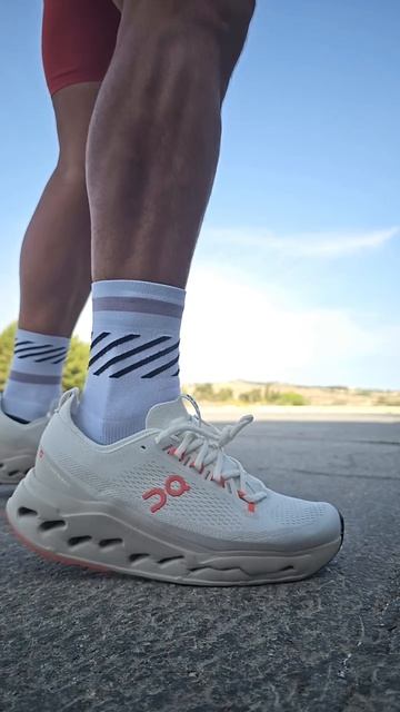 Спортивная модель On Cloudsurfer Max