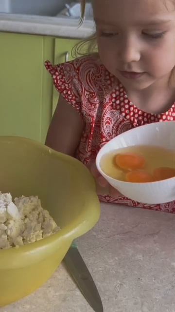 Готовим с мамой пирог с вареньем без сахара #элягеннадьевна #еда