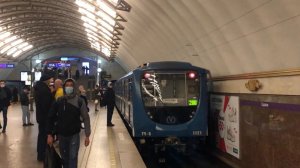НЕОЖИДАНАЯ ПЕРЕГОНКА! Гость со второй линии. «81-717.5п'' 1120 Проезжает станцию Садовая.