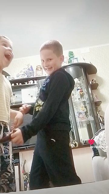 очень больно втыкнул