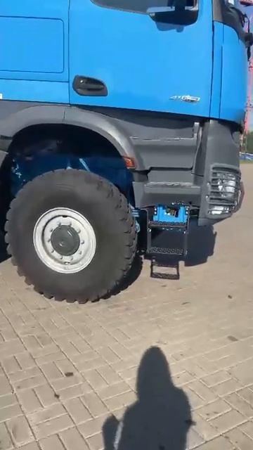 Купить тягач Mercedes-Benz Arocs / 2023