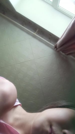 играю в мм2﹥﹤