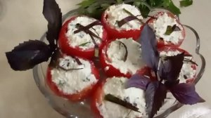 Помидоры фаршированные творогом с зеленью. Полезно и вкусно.