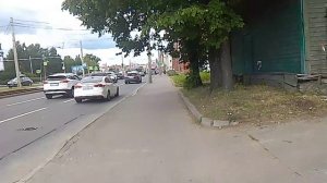 В обеденный перерыв немного прогулялась.